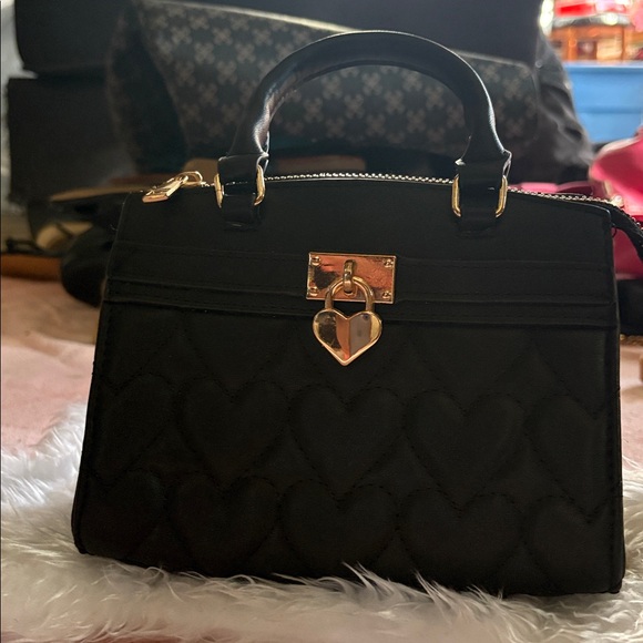 Black Quilted Heart Handbag with Gold Chain - Picture 3 of 6